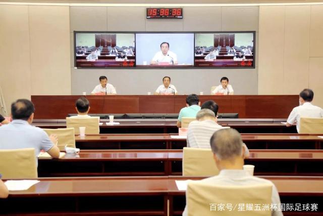 韦世豪遭对手侵犯引发冲突，两人均被黄牌警告